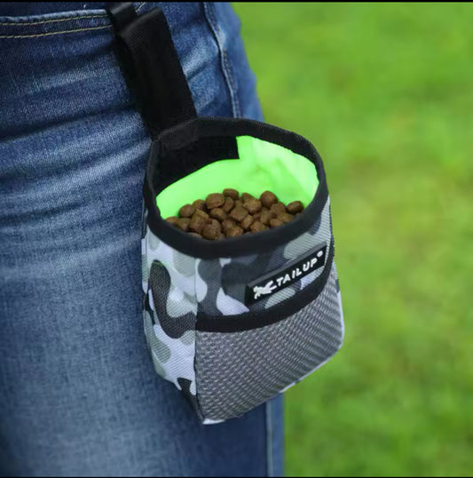 Pet’s outdoor snack bag